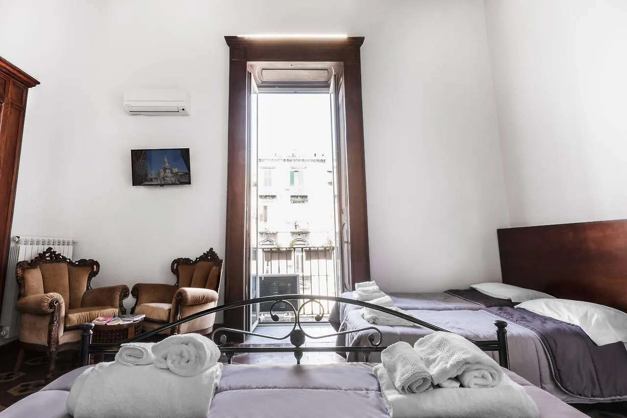 Opera Home Naples 0*,