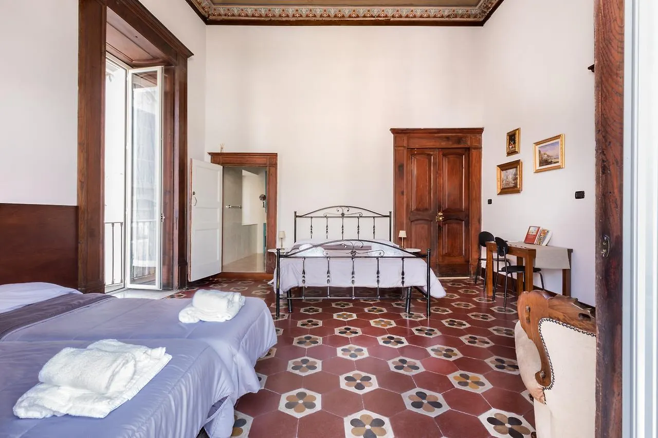Opera Home Neapol Nocleg ze śniadaniem