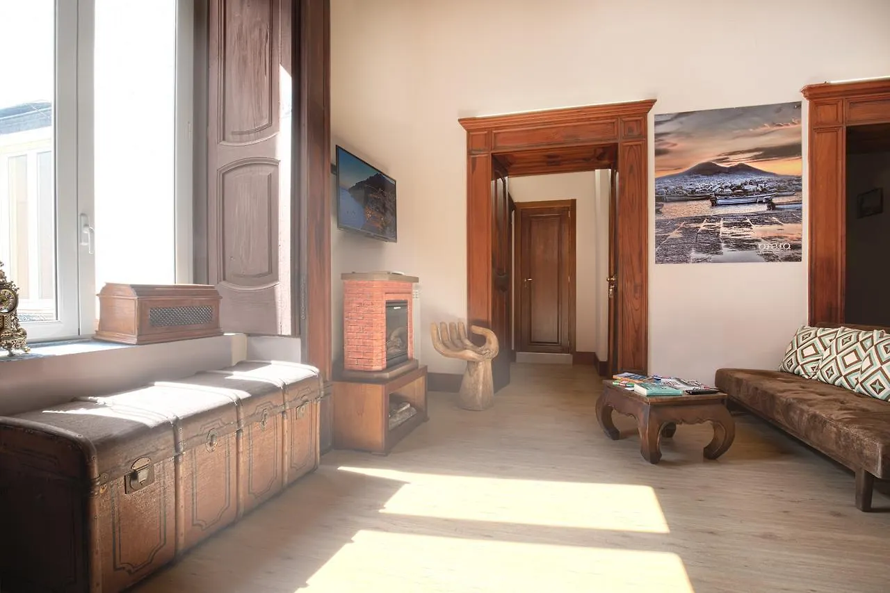 Opera Home Naples 0*,