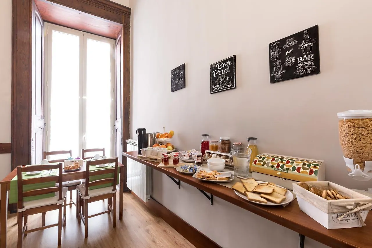 Opera Home Neapol Włochy