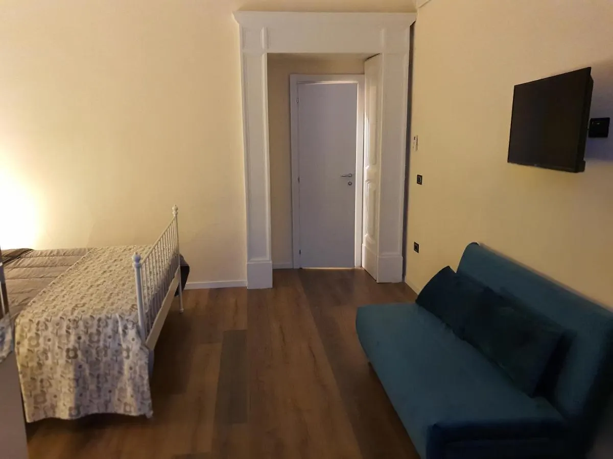 Opera Home Neapol 0*,