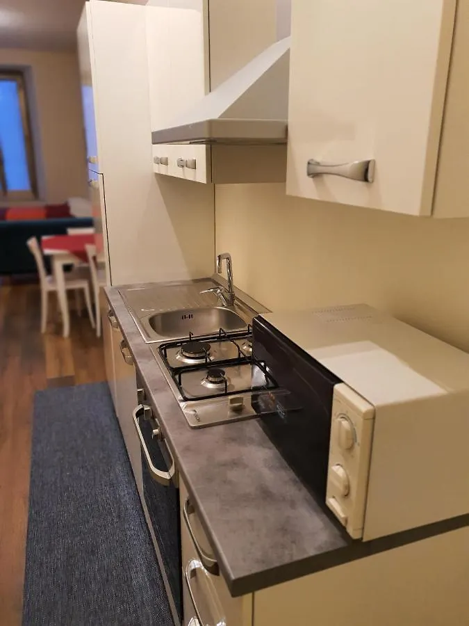Opera Home Neapol 0*,  Włochy